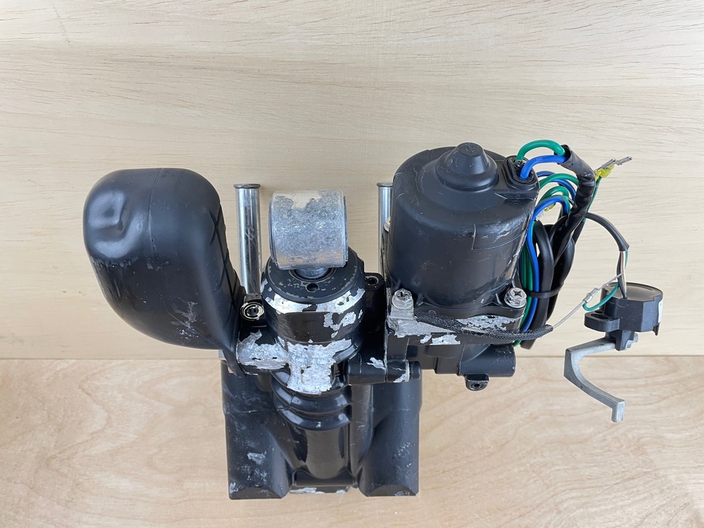 2007 Evinrude 150HP Etec Outboard Power Trim & Tilt Hydraulic Assembly 5005113