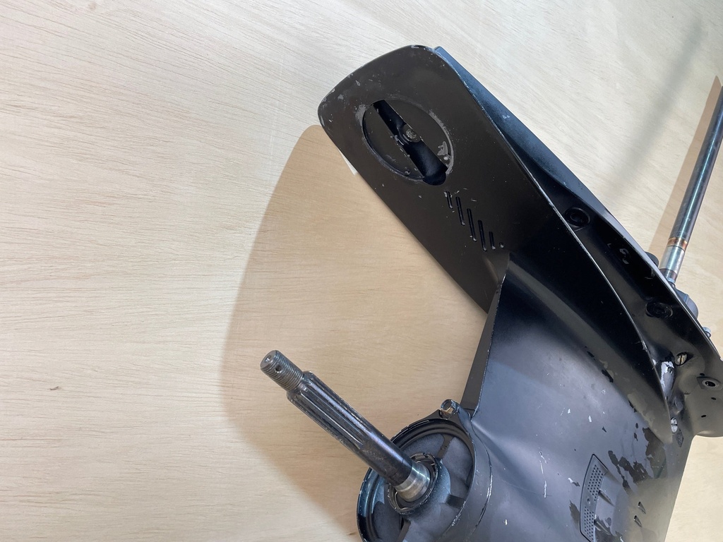 2006 Suzuki 200HP 25" Lower Unit Gearcase 55110-93J00-0EP