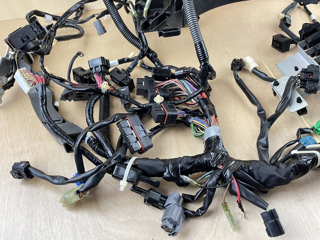 2009 Yamaha 350HP F350 Outboard Engine Wiring Harness Assembly 6AW-82590-01-00