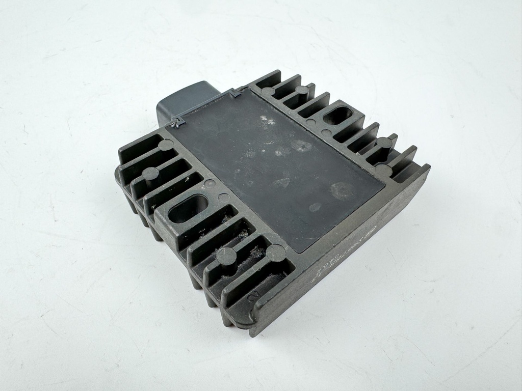 2005 Yamaha 75 HP 4 Stroke Outboard Rectifier & Regulator 68V-81960-00-00 OEM