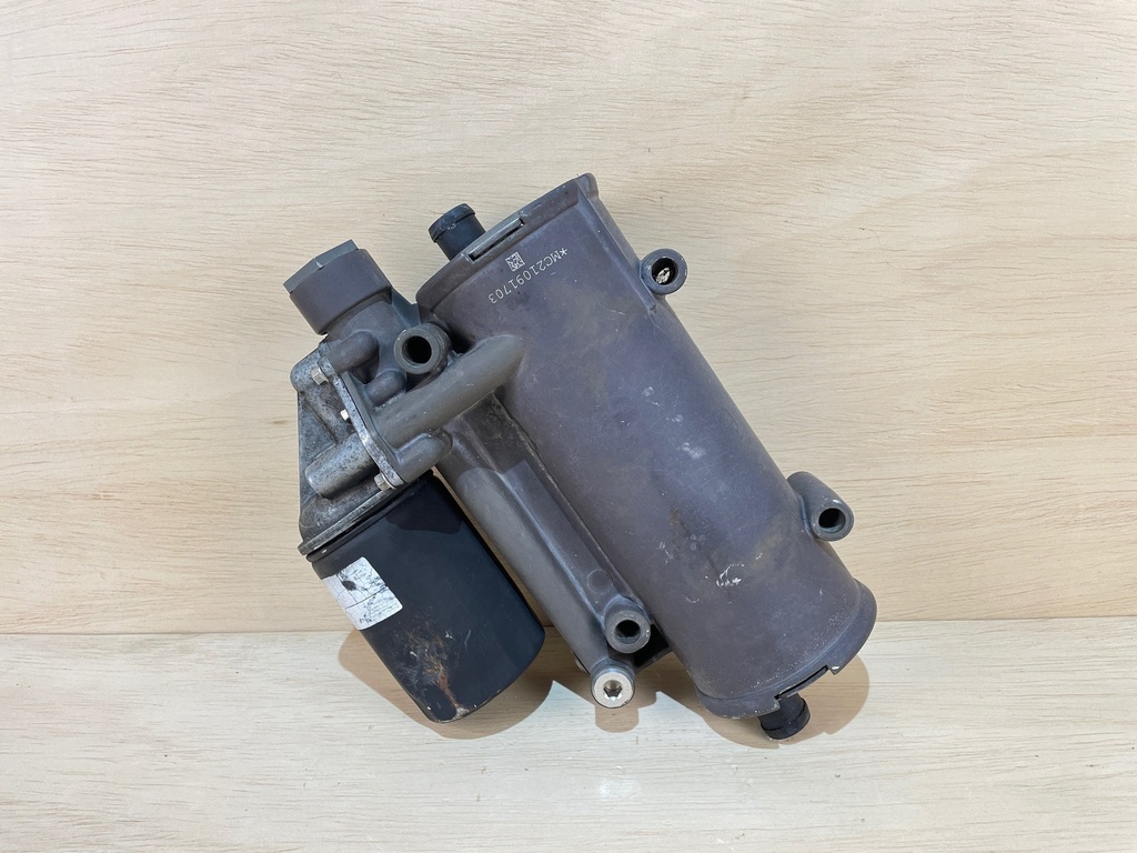 2012 Mercury Verado 300HP Outboard Oil Cooler Module 8M0046690