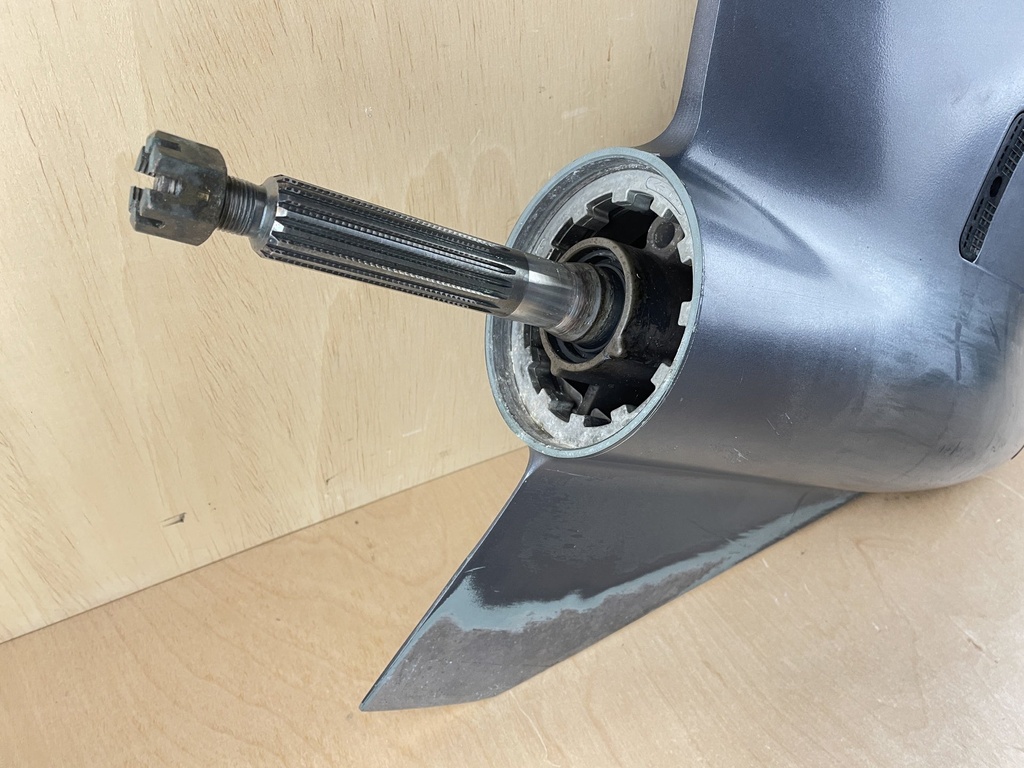 2009 Yamaha 350HP F350 Outboard 30" Lower Unit Gear Case Standard Rotation 6AW-45300-30-8D