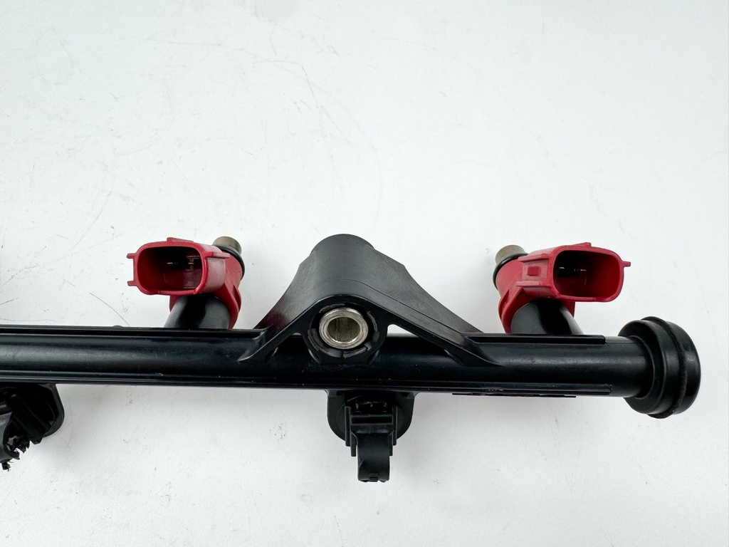 2005 Yamaha 75 HP 4 Stroke Outboard Fuel Injector Set W/ Rail 6D8-13761-00-00 OEM