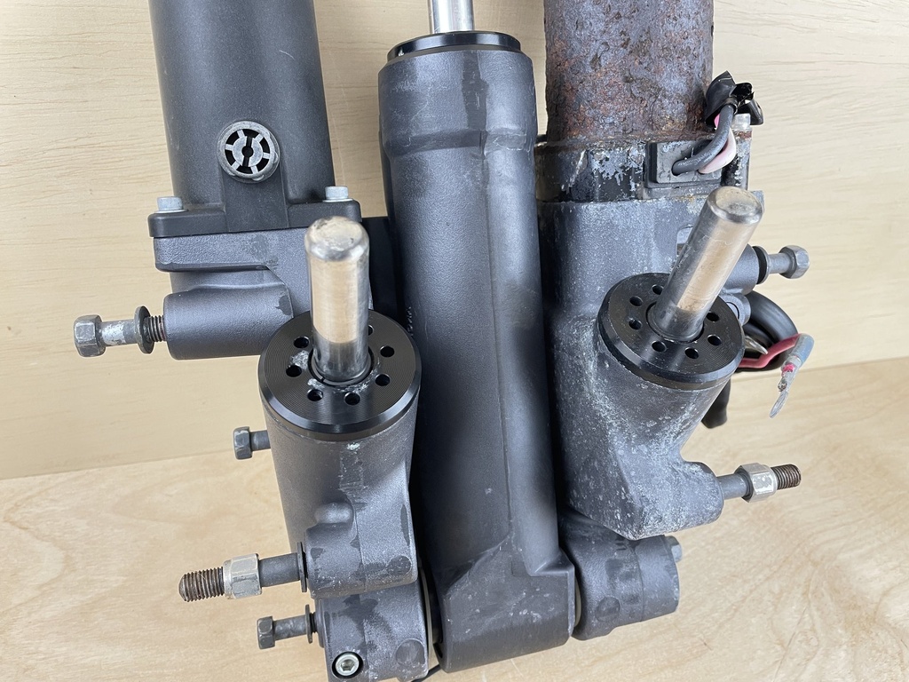 2009 Yamaha 350HP F350 Outboard Power Trim & Tilt Assembly 6AW-43800-05-00