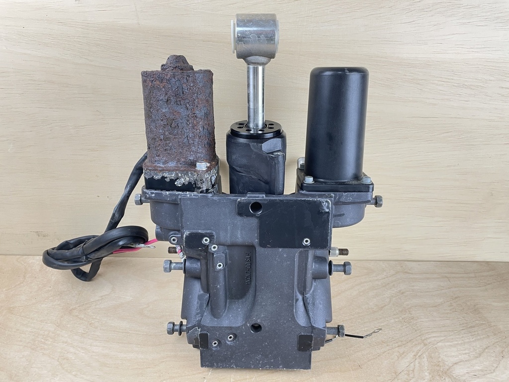 2009 Yamaha 350HP F350 Outboard Power Trim & Tilt Assembly 6AW-43800-05-00