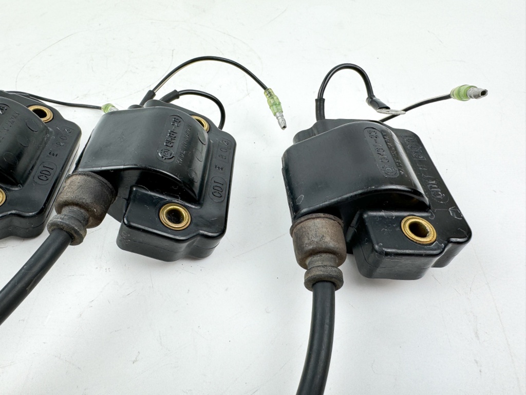 1989 Yamaha 130 HP 2 Stroke Outboard Ignition Coil Set 6E5-85570-11-00 OEM