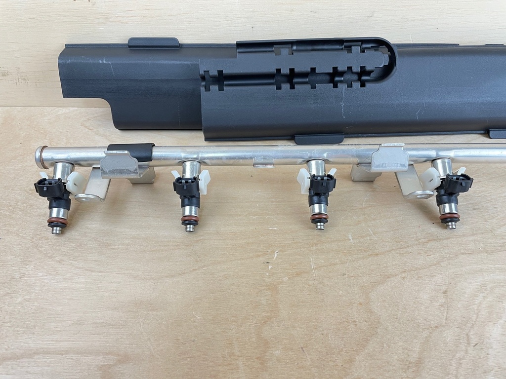 2009 Yamaha 350HP F350 Outboard Fuel Injector Set With Rails Port & Starboard