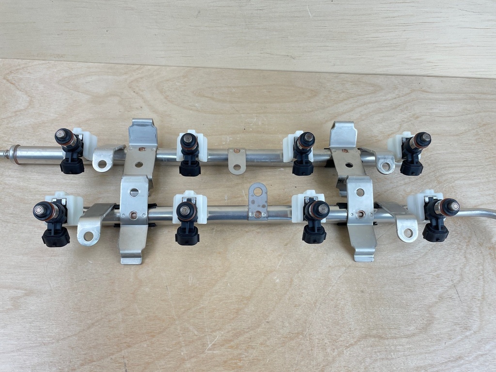 2009 Yamaha 350HP F350 Outboard Fuel Injector Set With Rails Port & Starboard