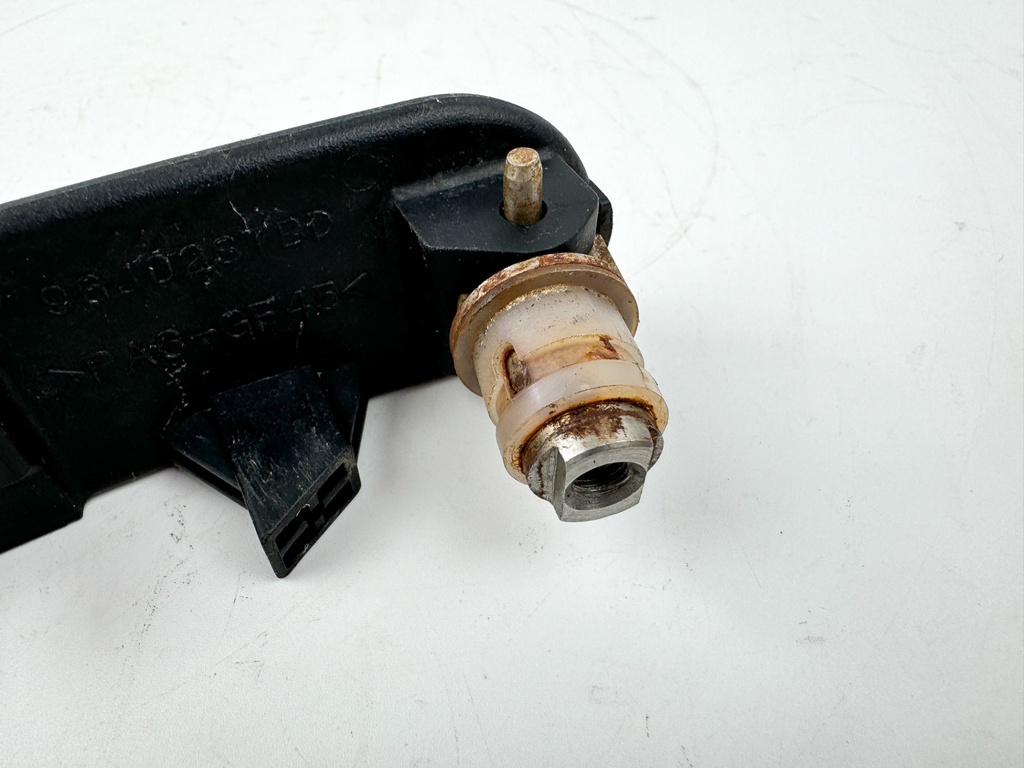 2019 Suzuki 150 HP 4 Stroke Outboard Starboard Latch Handle 61633-96J02 OEM