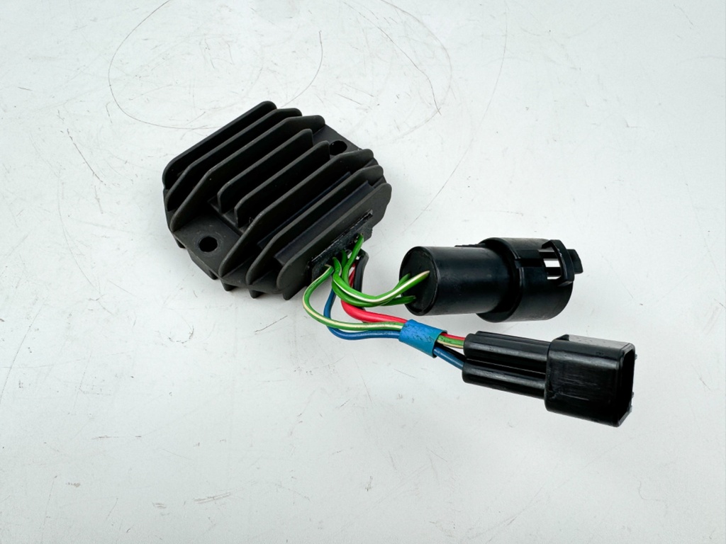 2001 Yamaha 50 HP 4 Stroke Outboard Rectifier & Regulator 64J-81960-00-00 OEM