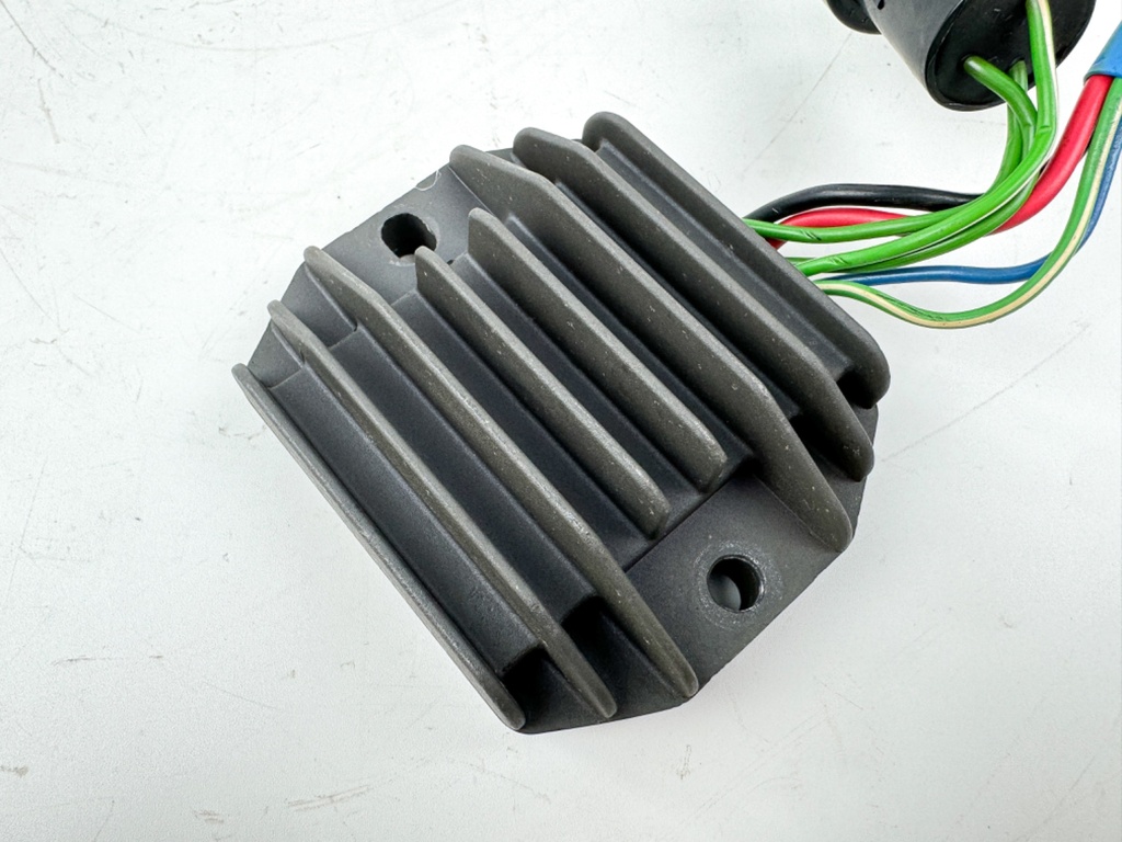 2001 Yamaha 50 HP 4 Stroke Outboard Rectifier & Regulator 64J-81960-00-00 OEM