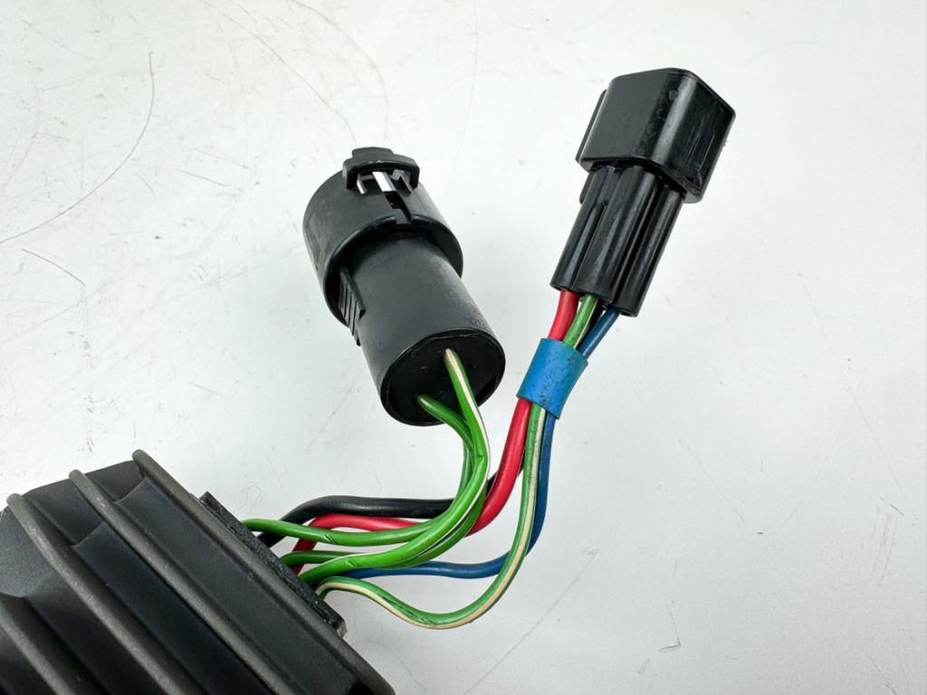 2001 Yamaha 50 HP 4 Stroke Outboard Rectifier & Regulator 64J-81960-00-00 OEM