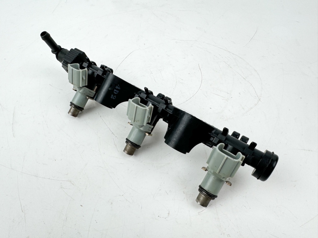 2014 Yamaha 40 HP 4 Stroke Outboard Fuel Injector Set W/ Rail 6BG-13161-00-00 OEM