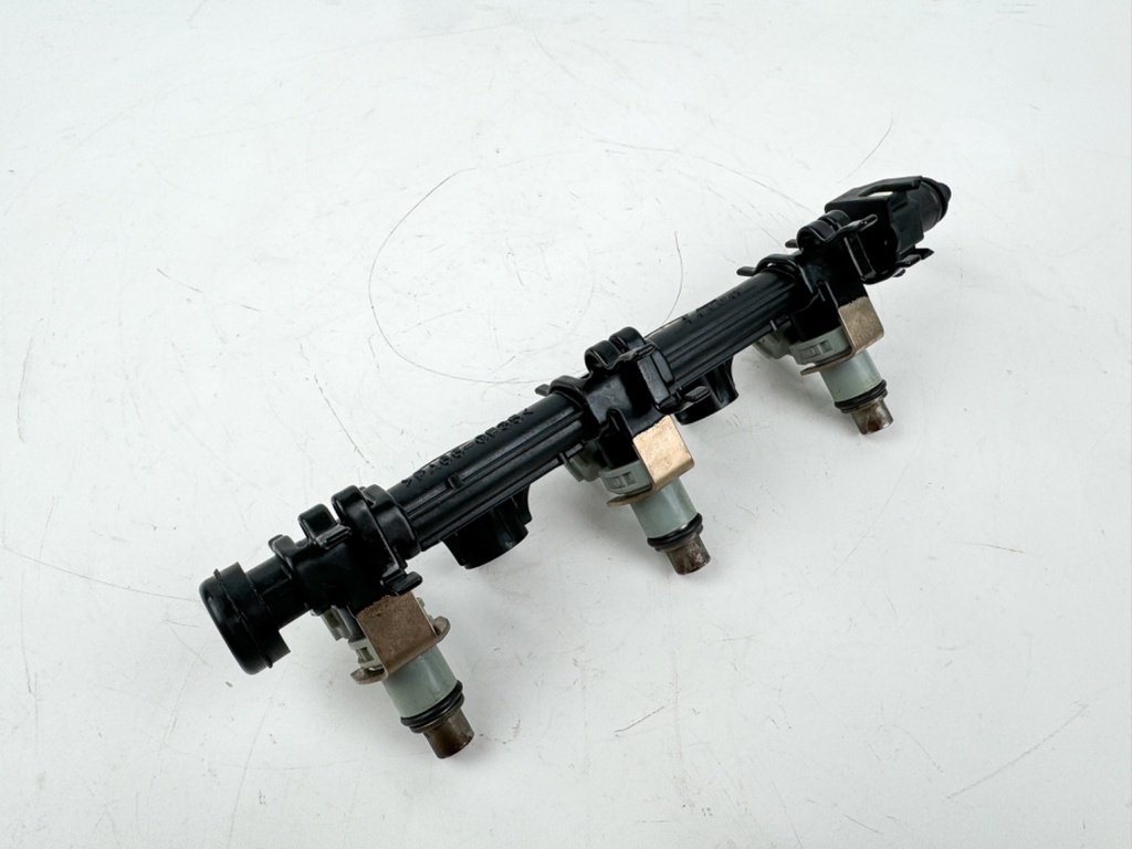 2014 Yamaha 40 HP 4 Stroke Outboard Fuel Injector Set W/ Rail 6BG-13161-00-00 OEM