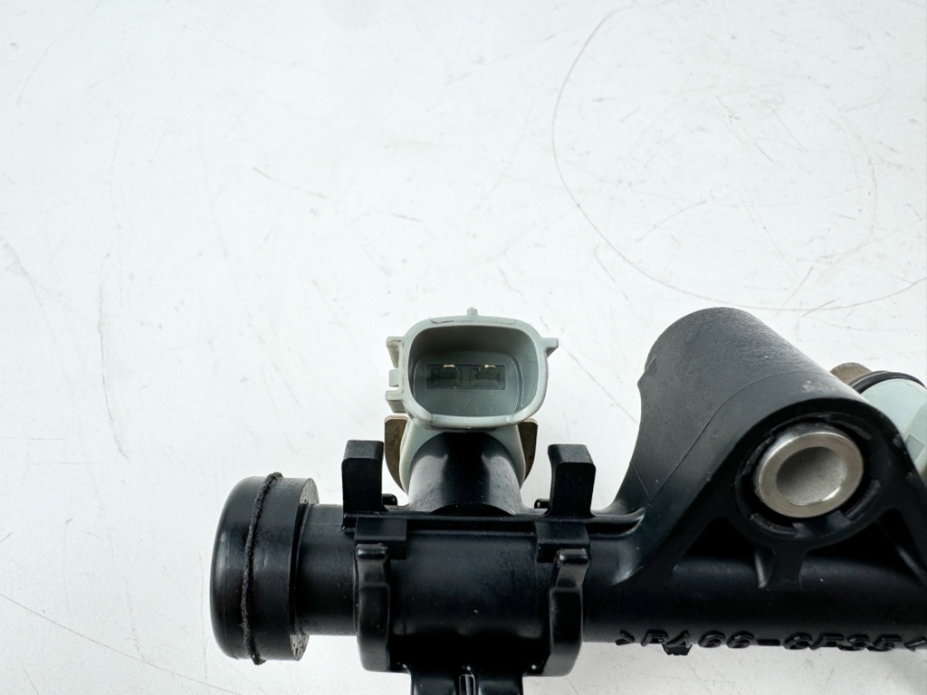 2014 Yamaha 40 HP 4 Stroke Outboard Fuel Injector Set W/ Rail 6BG-13161-00-00 OEM