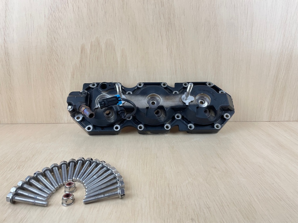 2002 Mercury 200HP Optimax Outboard Engine Starboard Side Cylinder Head 858485T3