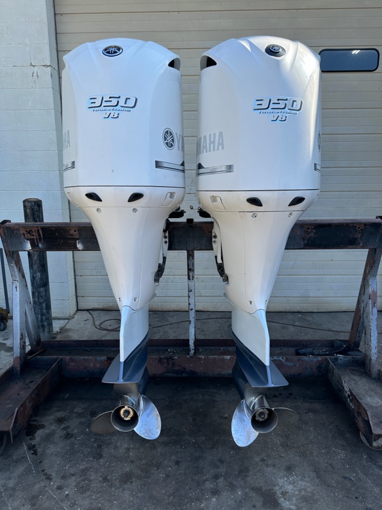 2013 Yamaha 350HP 4 Stroke Outboard Engines Pair 30" With Digital Controls