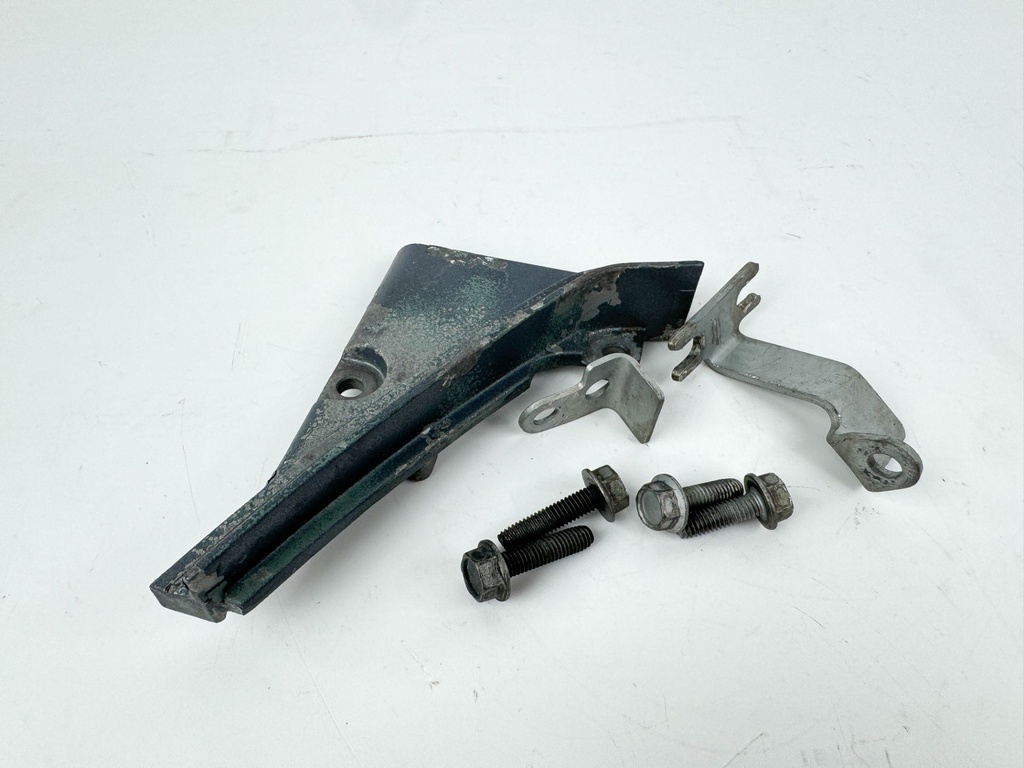 2001 Yamaha 80 HP 4 Stroke Outboard Cable Cover Plate 67F-42738-00-5B OEM