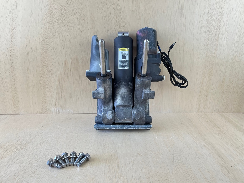 2003 Mercury 135HP Optimax Power Trim & Tilt Unit Assembly 855998A3 8M0168222