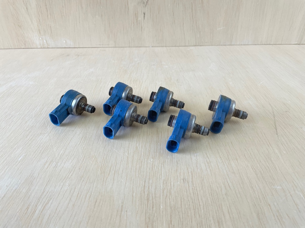 2003 Mercury 225HP Optimax Outboard Air Injector Assembly Set Of 6 8M6001743