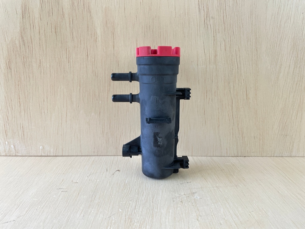 2006 Mercury Verado 275HP Outboard Engine Fuel Filter Assembly Housing 892242T