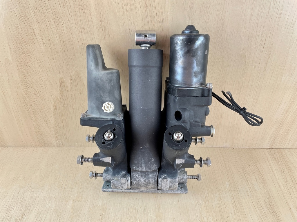 2007 Mercury Optimax 225HP Power Trim & Tilt Unit Assembly 855998A05 855998A3