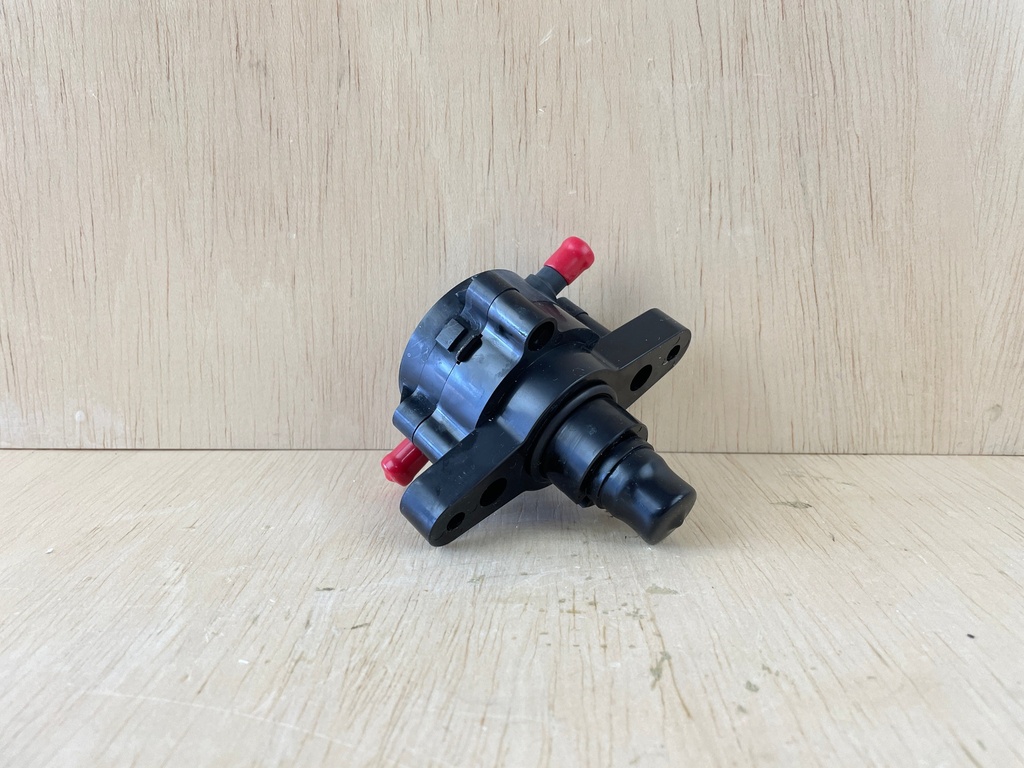 2014 Suzuki 150HP DF150 4 Stroke Outboard Engine Fuel Pump 15100-96J01