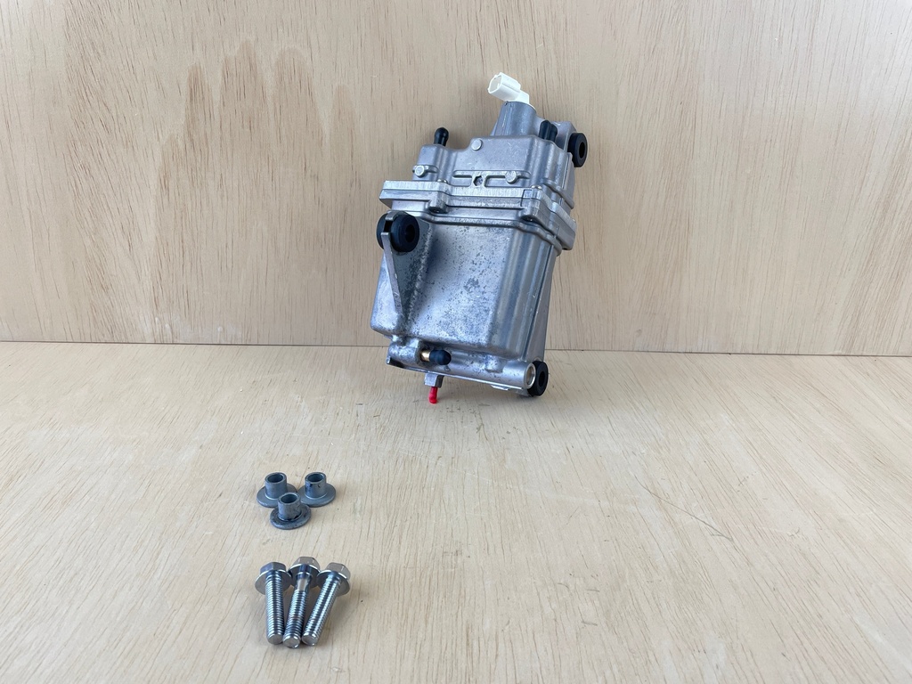 2014 Suzuki 150HP DF150 Outboard VST Fuel Vapor Separator Tank 15600-96J12