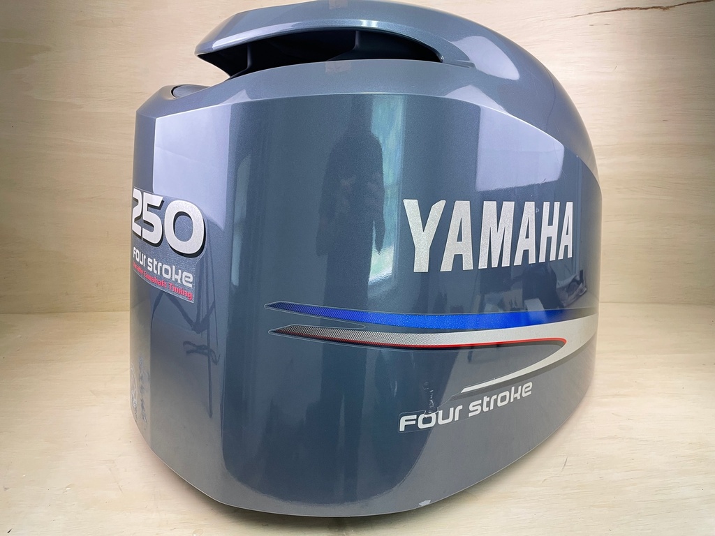 2010 Yamaha 250HP 4 Stroke Outboard Engine Top Cowling Cover Has Scratches