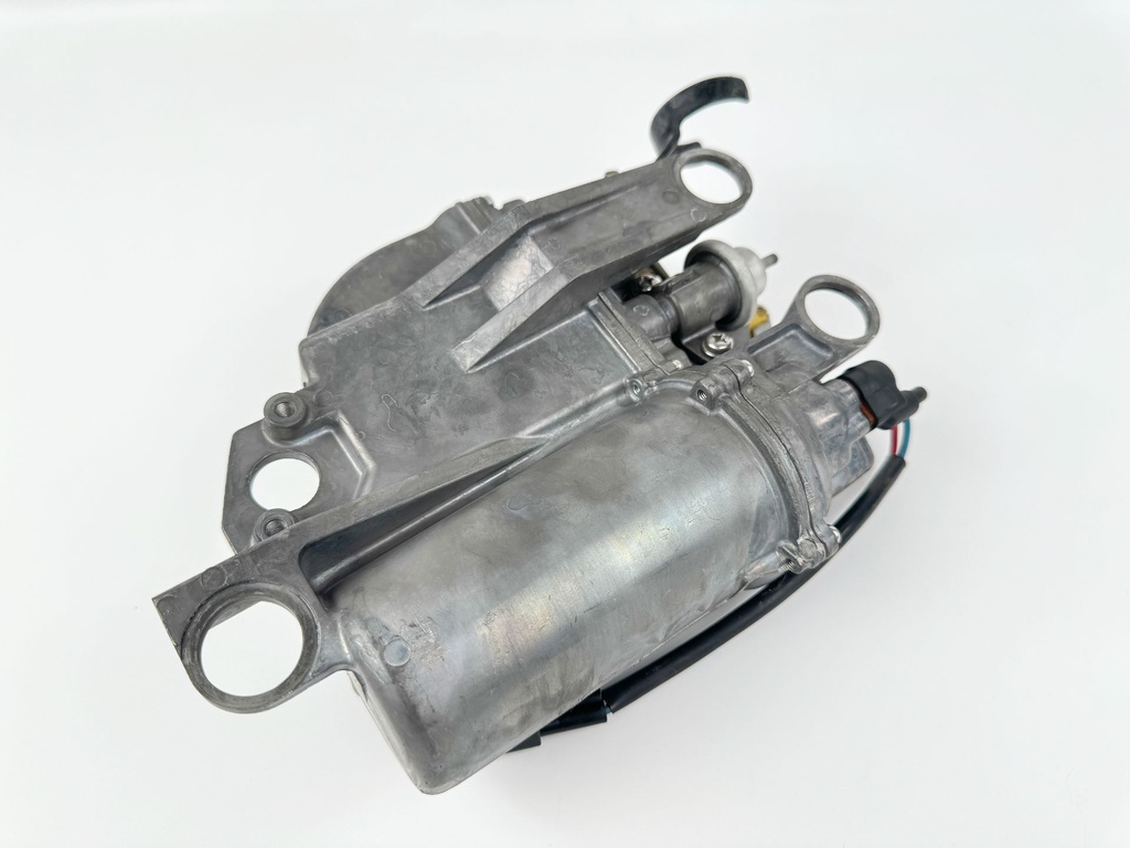 2005 Yamaha 250 HP 2 Stroke Outboard VST Float Chamber Assembly 60V-14980-00-00 OEM