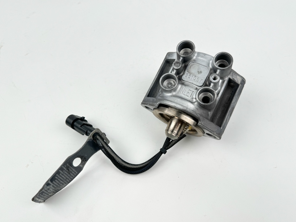 05 - 07 Evinrude Etec 2 Stroke Outboard Port Side Injector 200HP - 250HP 5006221