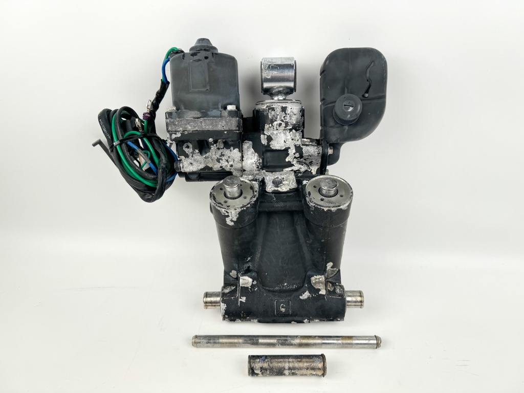 2006 Evinrude 250 HP 2 Stroke Outboard Power Trim Tilt Unit 5005115 OEM