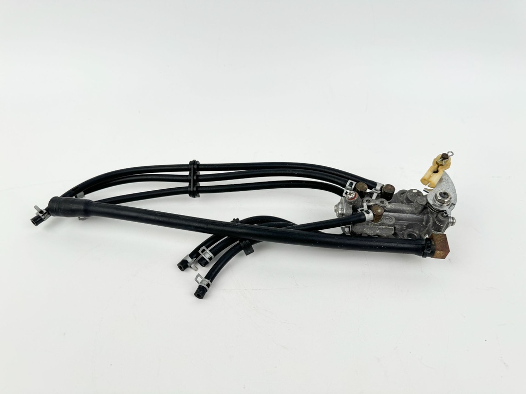 2005 Yamaha 150 HP 2 Stroke Outboard Oil Pump 6R4-13200-02-00 OEM