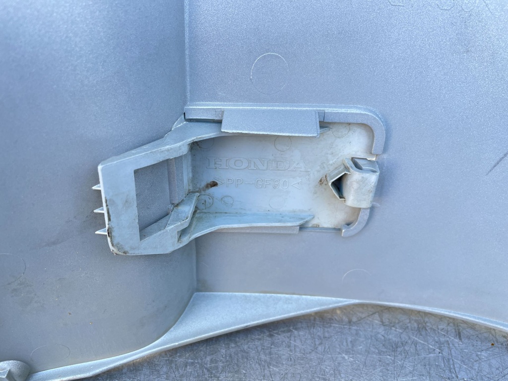 2007 Honda 135 HP 4 Stroke Outboard Lower Apron Cowling Starboard 63711-ZY6-010ZA OEM