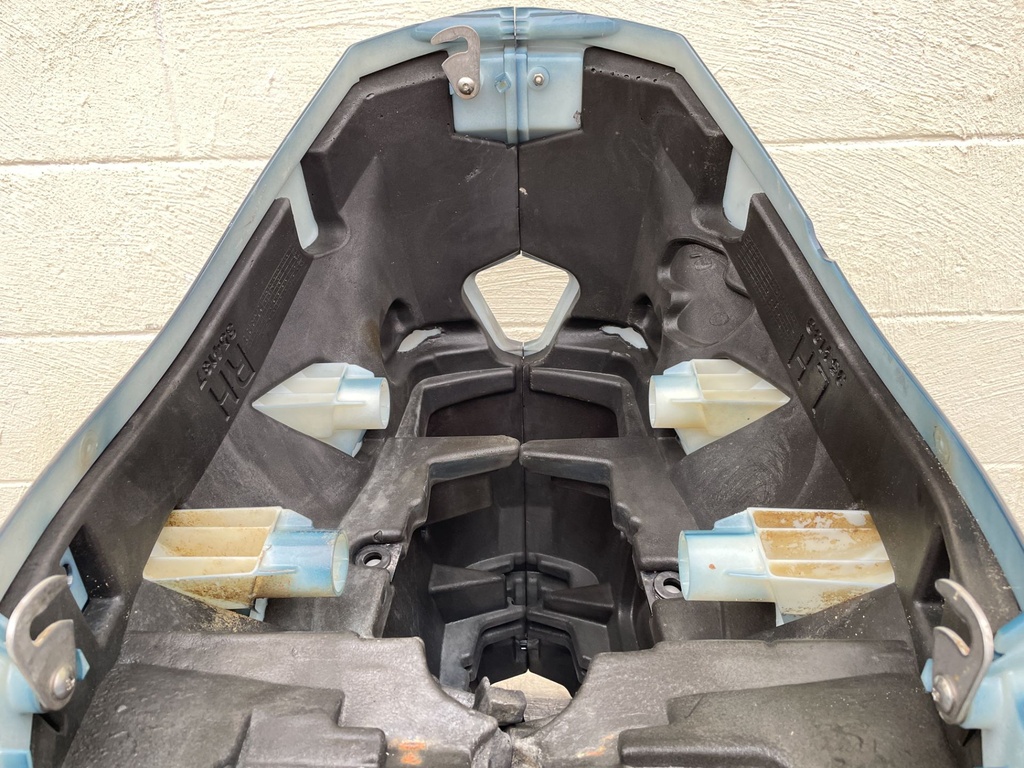 2013 Evinrude 150 HP 2 Stroke Etec Outboard Lower Apron Cowling Port 5008261