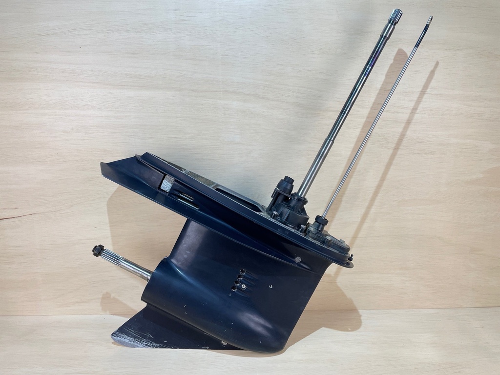 1999 Evinrude 175HP Outboard Lower Unit Gear Case 20" Shaft L