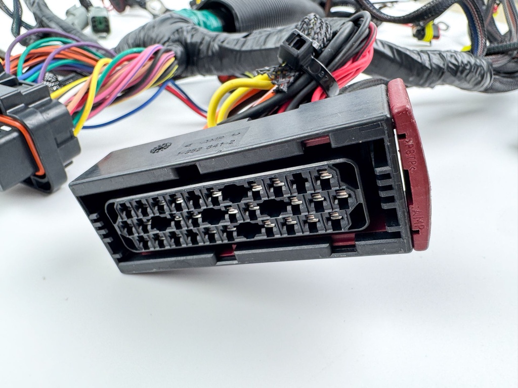 2013 Evinrude 150 HP 2 Stroke Outboard Engine Wire Harness 0587010 OEM