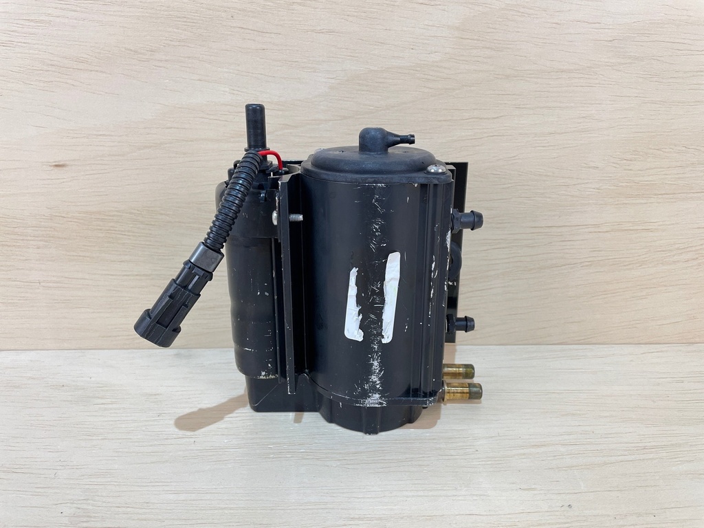 2004 Evinrude Etec 90HP Fuel Pump VST Tank Assembly 5005177