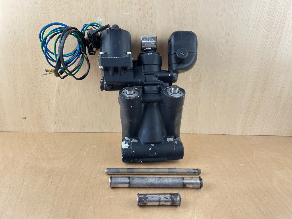 2009 Evinrude 175HP Etec Outboard Power Trim & Tilt Hydraulic Assembly 5005113