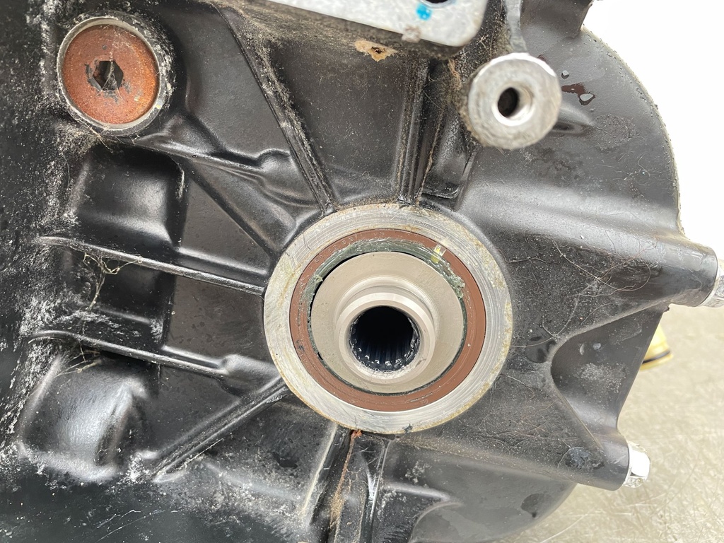 2001 - 2005 Yamaha F 80 90 100 HP Carb 4 Stroke Outboard Powerhead Crankcase Assembly