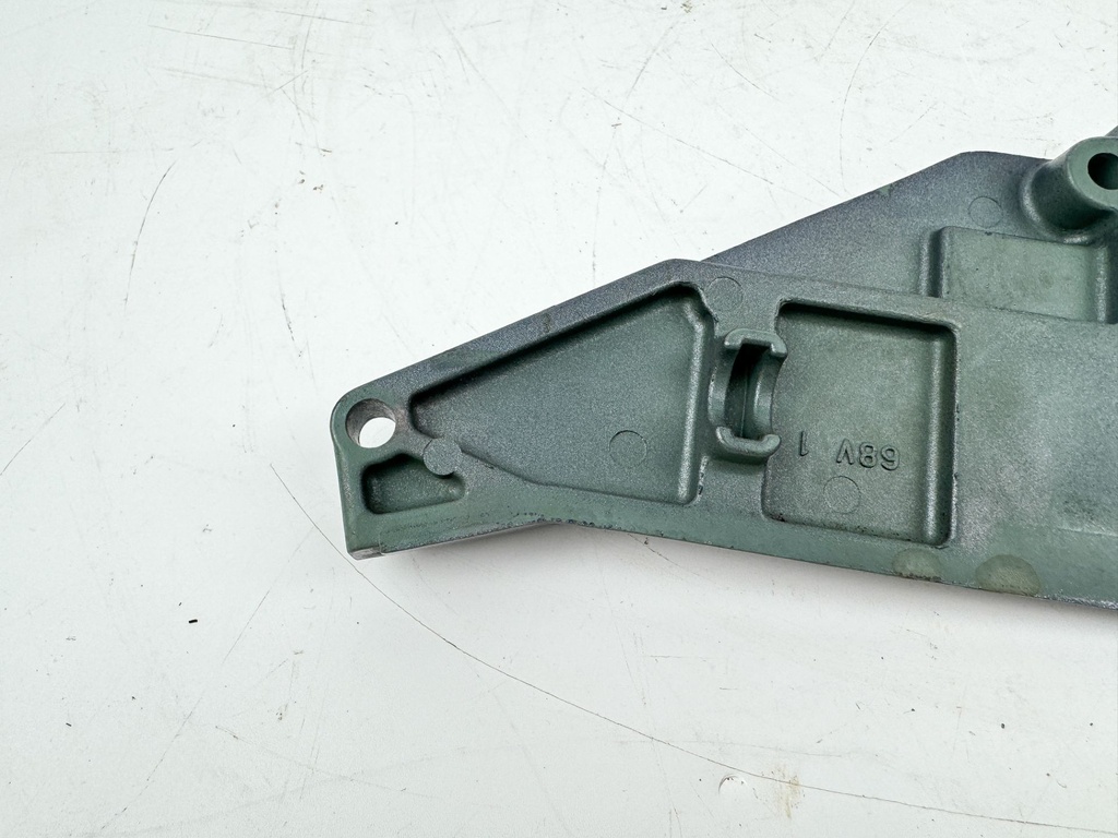 2005 Yamaha 115 HP 4 Stroke Outboard Cable Cover Plate 68V-42738-00-5B