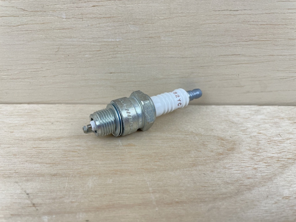 Champion L82YC Spark Plug Brand New OEM