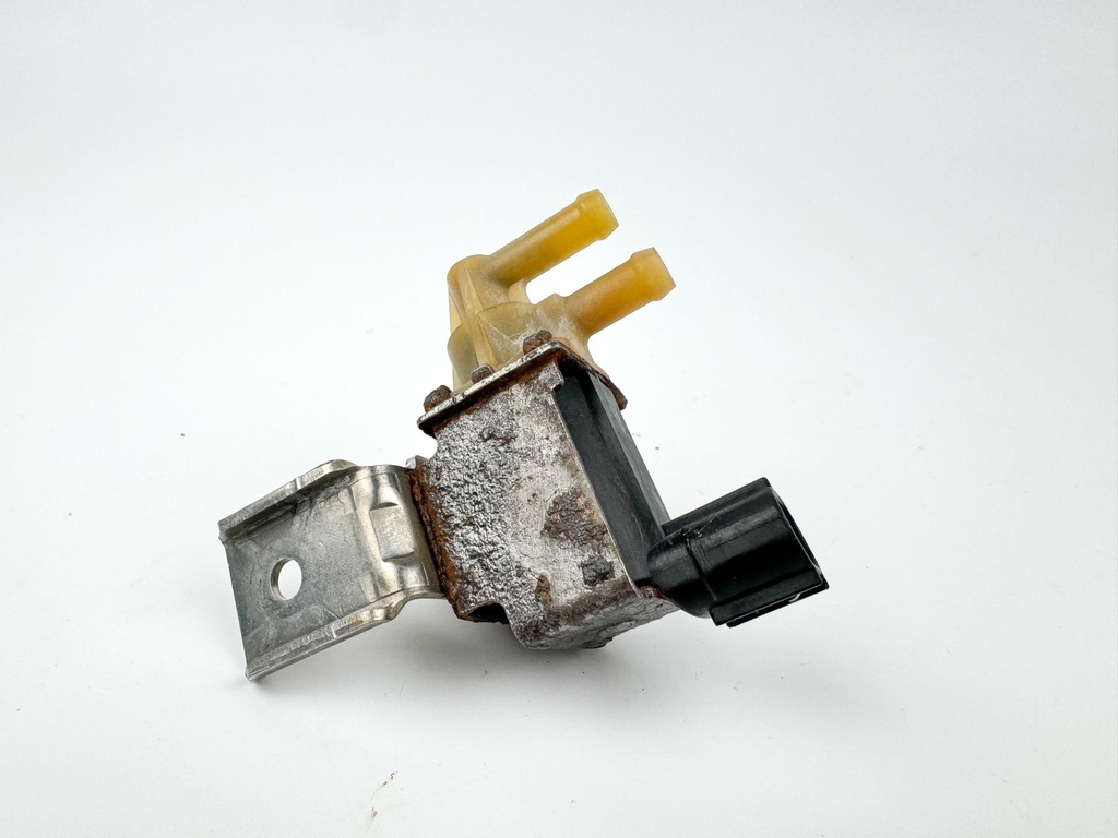 2011 Mercury 60 HP 4 Stroke Outboard Solenoid Valve 877805T OEM