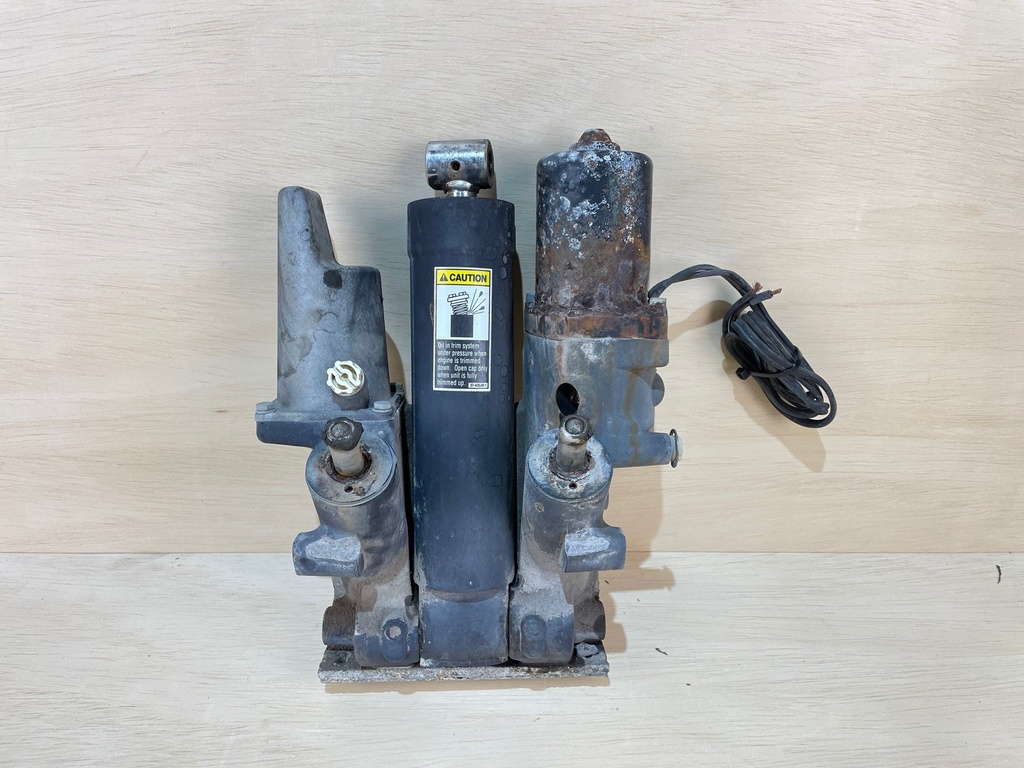2001 Mercury 225HP Optimax Power Trim And Tilt Unit Assembly 2 Wire
