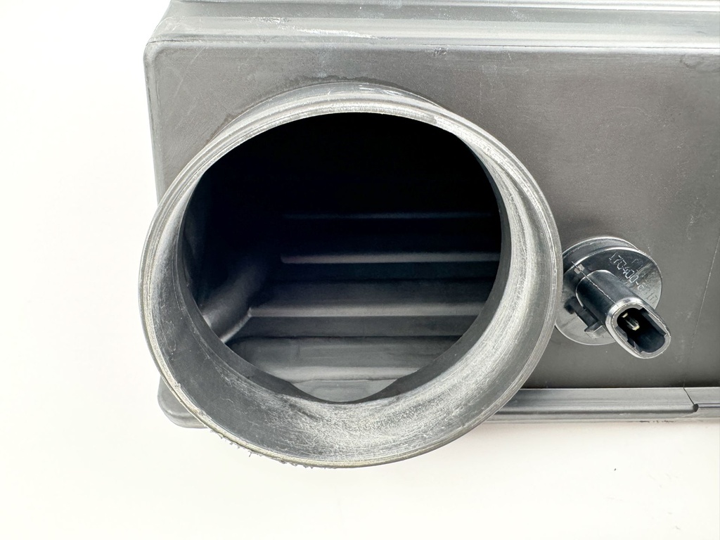 2005 Suzuki 140 HP 4 Stroke Outboard Intake Air Silencer Assembly 13810-90J01 OEM