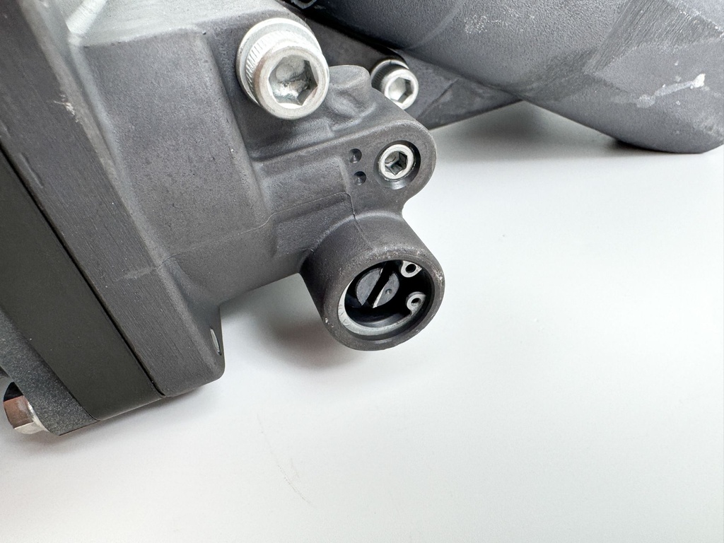 2002-2011 Suzuki DF140 140HP 4 Stroke Outboard Power Trim Tilt Unit Great Condition