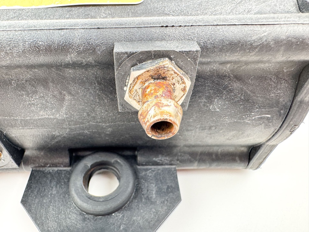 2012 Evinrude 250 HP 2 Stroke Etec Outboard Vapor Separator Tank VST 5006063 OEM