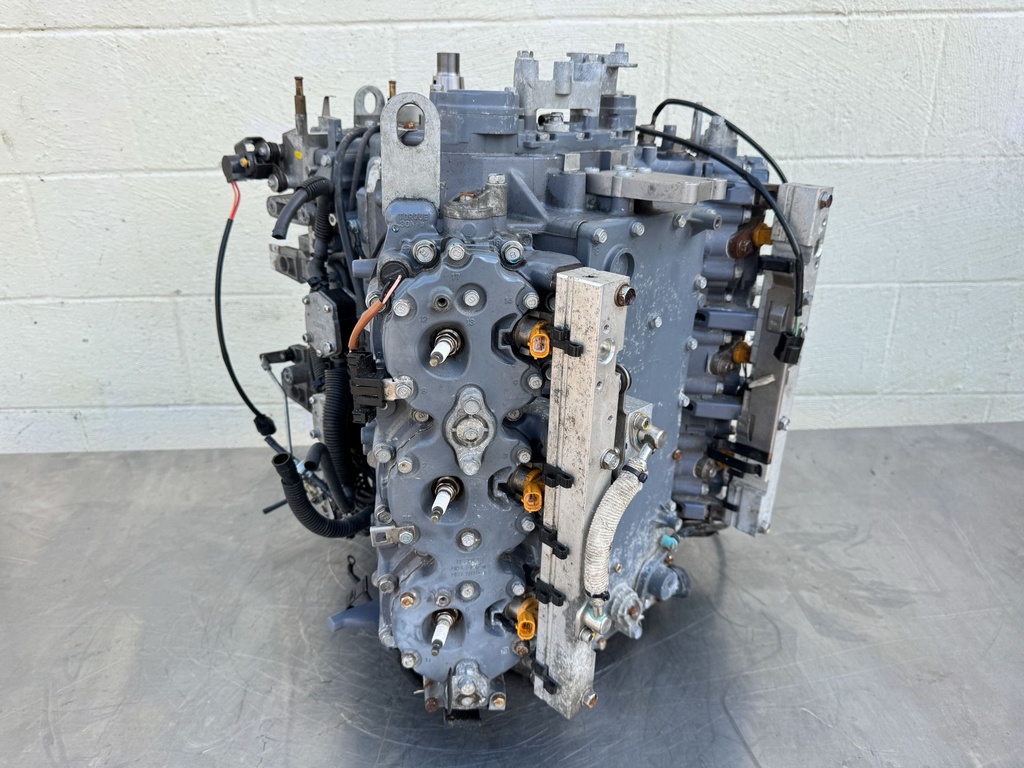 2005 Yamaha 300HP HPDI 2 Stroke Outboard Powerhead Crankcase Assembly