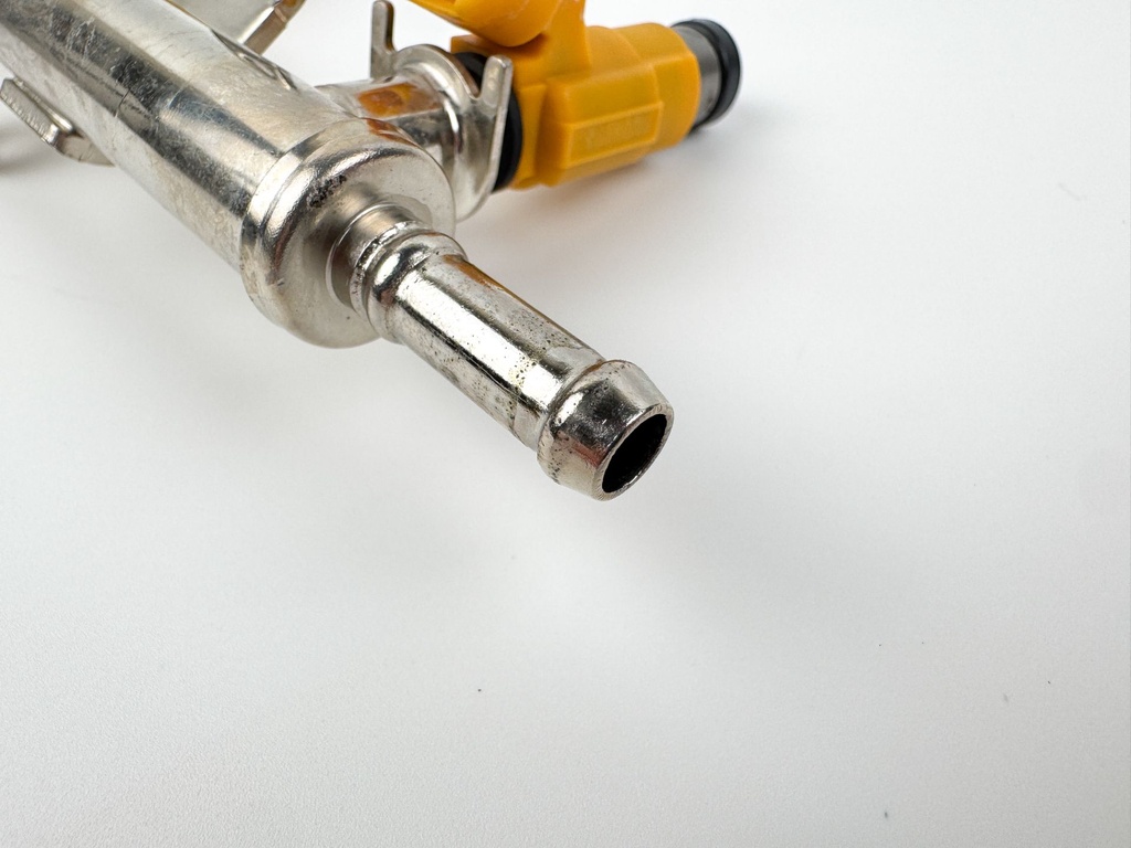 2004 Yamaha 150 HP 4 Stroke Outboard Fuel Injector Set W/ Rail 63P-13160-00-00 OEM