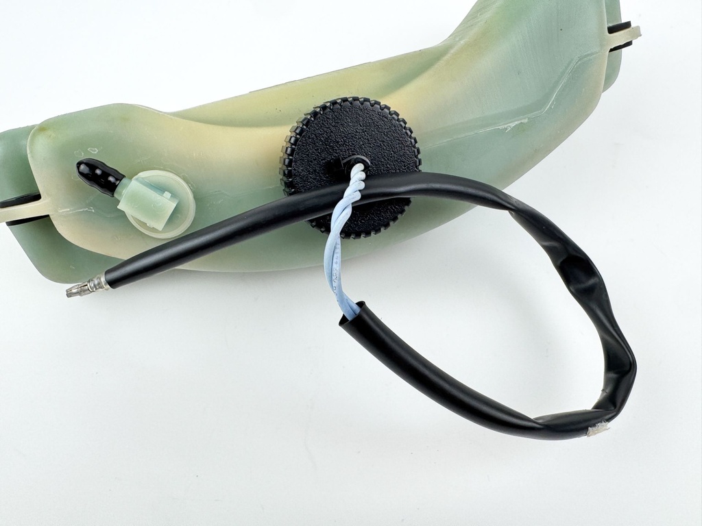 2001 Mercury 150 HP 2 Stroke Outboard Oil Tank 994436 OEM